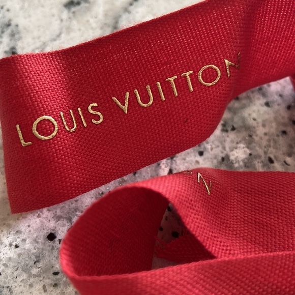 Brand New Louis Vuitton gift card tag envelope and red ribbon - Picture 3 of 6